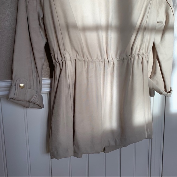 Gorgeous nude light jacket with gold hardware - Picture 6 of 6